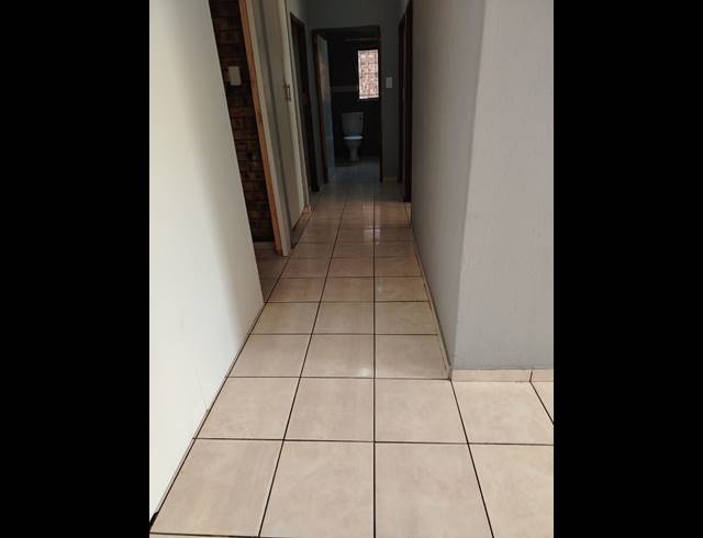 5 BEDROOM APARTMENT BLOCK FOR SALE IN AMAJUBA PARK